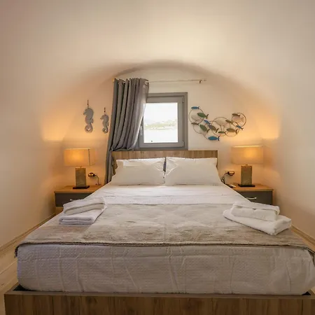 New Misilia & Private Jacuzzi * Vothonas (Santorini)