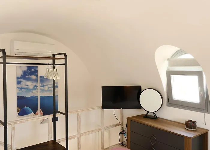 New Misilia & Private Jacuzzi Villa *